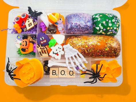 Sensory Bin Preschool, Sensory Halloween, Prek Sensory, Halloween Playdough, Halloween Boxes, Playdough Sensory, Hand Bones, Kids Halloween Gifts, Playdough Kit