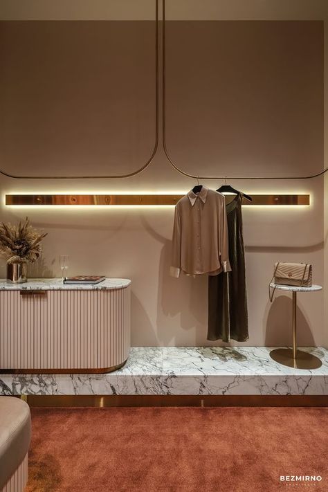 Fitting Rooms, Clothing Store Interior, Retail Lighting, Store Design Boutique, Showroom Interior Design, Boutique Decor, Regal Design, Store Interiors, Fitting Room