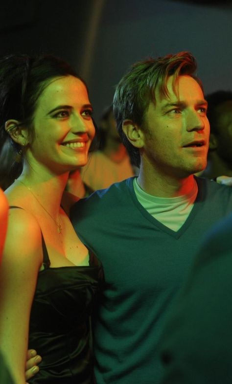 Eva Green with Ewan McGregor in ''Perfect Sense'' Ewan Mcgregor And Eva Green, Perfect Sense Movie Eva Green, Perfect Sense Movie, Evan Mcgregor, Michael Pitt, Louis Garrel, Denis Villeneuve, Winter Typ, Scottish Actors