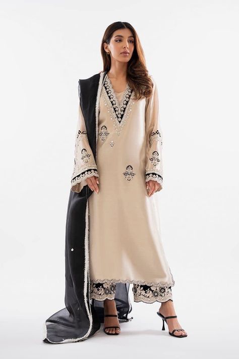 Tissue Pakistani Suits, Pakistani Straight Suits, Pakistani V Neck Designs, V Neck Pakistani Suit, Elegant Gold Long-sleeve Palazzo Set, Elegant Velvet Salwar Kameez For Festive Occasions, Elegant Long Sleeve Velvet Traditional Wear, Elegant Semi-stitched Velvet Salwar Kameez, Elegant Velvet Traditional Wear For Eid