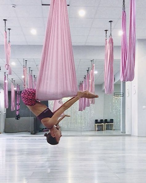 Anti Gravity Yoga, Yoga Trapeze, Air Yoga, Aerial Yoga Hammock, Aerial Yoga Poses, Yoga Hammock, Aerial Hammock, Aerial Fitness, Acrobatic Gymnastics