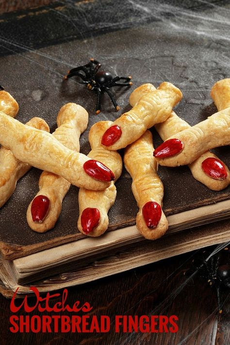 Make these witches shortbread fingers for a spooky treat at Halloween! Easy Halloween Snacks, Dulces Halloween, Spooky Food, Halloween Party Snacks, Halloween Appetizers, Halloween Baking, Spooky Treats, Halloween Dinner, Halloween Snacks