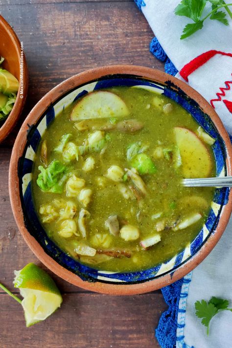 Vegan Pozole Recipe, Vegan Pozole, Hominy Stew, Pozole Verde Recipe, Green Pozole, Tomatillo Recipes, Pozole Verde, Pozole Recipe, Vegetarian Mexican