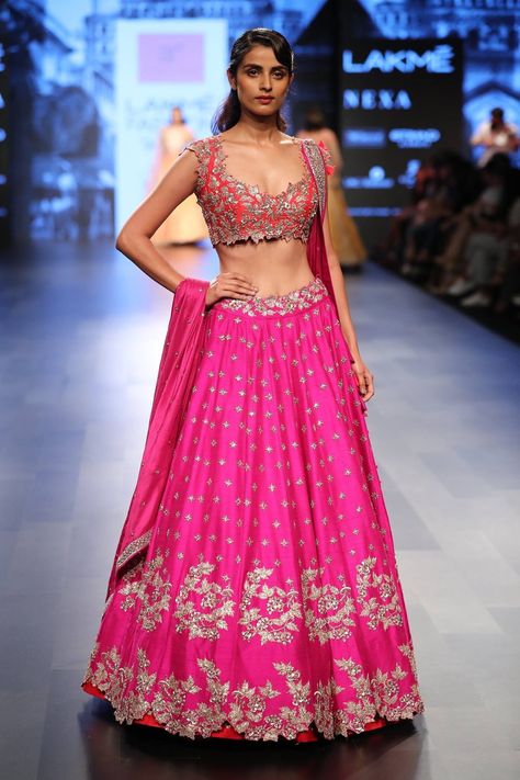 custom made lehenga Inquiries➡️ nivetasfashion@gmail.com Nivetas Design Studio We ship worldwide delivery world wide bridal lehengas, party wear lehengas , hand embroidered lehenga, replica lehengas , engagement lehengas , bespoke lehengas Indian Skirts, Indian Lengha, Designer Bridal Lehenga Choli, Sangeet Outfit, Raw Silk Lehenga, Indian Skirt, Outfits Indian, Pink Photography, Anushree Reddy