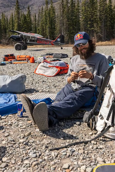 Hiking Aesthetic Outfit Men, Outdoorsy Men, Hiking Outfit Men, Photo Avion, Bush Pilot, Camping Aesthetic, Hiking Aesthetic, Adventure Aesthetic, Mens Outfit Inspiration