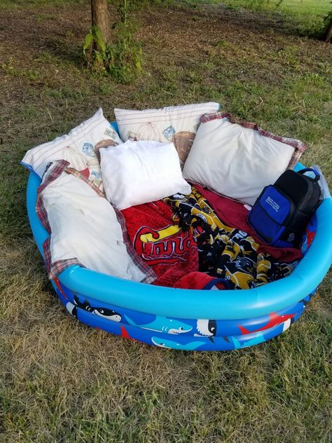 Inflatable Pool Picnic, Mabon Celebration, Pool Picnic, Mermaid Summer, Movie Night Birthday Party, Family Aesthetic, Mini Pool, Date Idea, Couple Stuff