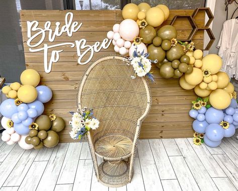 Bee Bridal Shower Decorations, Meant To Be Bridal Shower Theme, She Found Her Honey Bridal Shower Ideas, Bumble Bridal Shower Ideas, Bride To Bee Decoration Ideas, August Bridal Shower Themes, Bumble Bee Bridal Shower Ideas, Honey Bee Bridal Shower Theme, Bee Themed Bridal Shower Decor