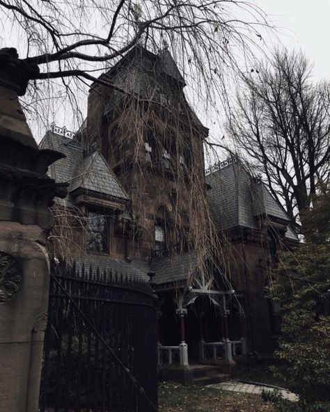 The Dead Romantics, Manor Aesthetic, Gothic Academia, Academia Aesthetics, Dark Paradise, Gothic Aesthetic, Dark Gothic, Dark Academia Aesthetic, Dark Places