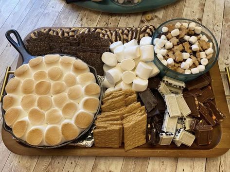 Fall Sleepover Snacks, S’mores Board, Smore Board, Board Night, Smores Dessert, Chocolate Marshmallow, Sleepover Food, Food Babe, Food Therapy