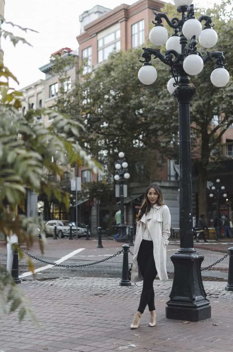 Gastown Vancouver is one of my favorite neighborhoods. Filled with restaurants and boutiques, it's one of the oldest neighborhoods in Vancouver Fall Vancouver Outfit, Vancouver Outfits Fall, Vancouver Outfits, Vancouver Street Style, Vancouver Photoshoot, Mountains And Water, Vancouver Vacation, Vancouver Style, Urban Photoshoot