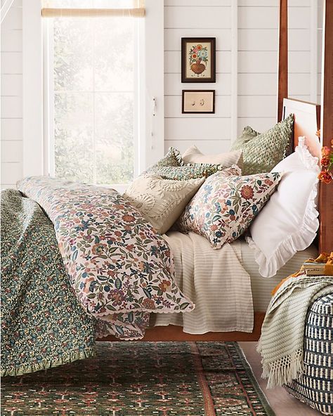 Capture the delight of a spring flower garden in bloom with our Alice Organic-Cotton Percale Duvet Cover. Woven from breathable, durable organic-cotton percale, with a 400 thread count for a supersoft feel and hand-crocheted trim for artful flair, to coodinate with the matching sheet set and sham. Patterned Quilt Bedroom, Decor For Master Bed, Window Nook Bed, Small Boho Bedroom Decor, Mixing Bedding Patterns, Green And White Guest Bedroom, Mixed Patterns Bedroom, Layered Bedding With Quilt, Botanical Duvet Cover