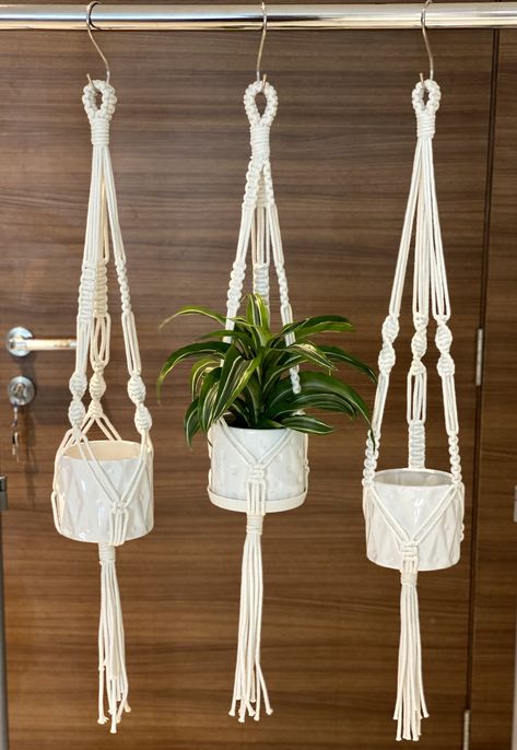 Macrame Plant Hanger Designs, Crochet Plant Holder, Bedroom Macrame, Crochet Plant Hanger, Plant Hanger Macrame, Macrame Plant Hanger Patterns, Macrame Tutorials, Makramee Diy, Macrame Supplies