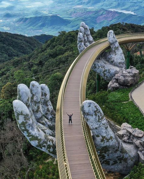 Roman Pool, Hohenzollern Castle, Golden Bridge, Famous Bridges, Flatiron Building, Photography Contests, Water Tower, Sea Level, Vietnam Travel