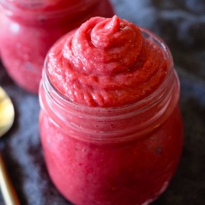 This Copycat Raspberry Dole Whip is a healthier take on the classic Disney treat that is cool, creamy, and refreshing- perfect for summer! It takes just five minutes and a few ingredients to make, and is less than 60 calories per serving! Cherry Dole Whip, Raspberry Dole Whip Recipe, Cherry Dole Whip Recipe, Whipped Koolaid, Dole Whip Recipes, Dole Whip Disney Recipe, Thick Drinks, Cool Whip Pies, Spring Drinks