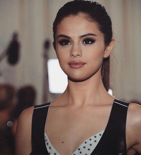 Selena Gomez Smokey Eye, Selena Gomez Makeup Eyes, Beauty Pageant Makeup, Young Selena Gomez, Selena Makeup, Selena Gomez 2014, Selena Gomez Lips, Selena Gomez Makeup, Pageant Makeup