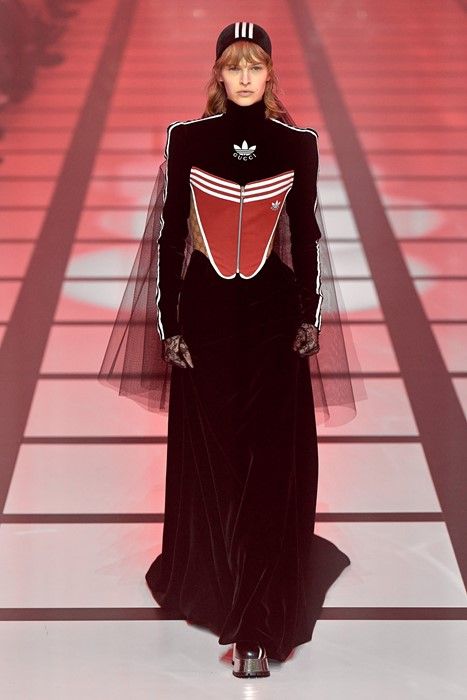 Milan Fashion Week 2022, Silhouette Mode, Looks Adidas, Fashion Week 2022, Modus Vivendi, Runway Outfits, Athleisure Trend, Dad Fashion, Donatella Versace