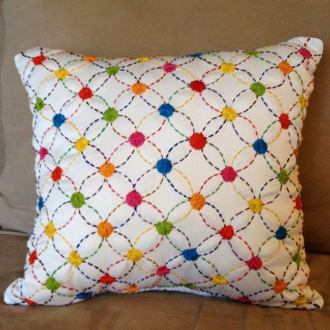 Pillow Handwork Pillow Cover, Cushion Cover Designs Embroidery Diy, Pilo Cover Embroidery Design, Simple Kantha Work Designs, Peking Handicraft Pillows, Diy Fabric Purses, Cushion Designs, Patchwork Quilting Designs, Basic Hand Embroidery Stitches