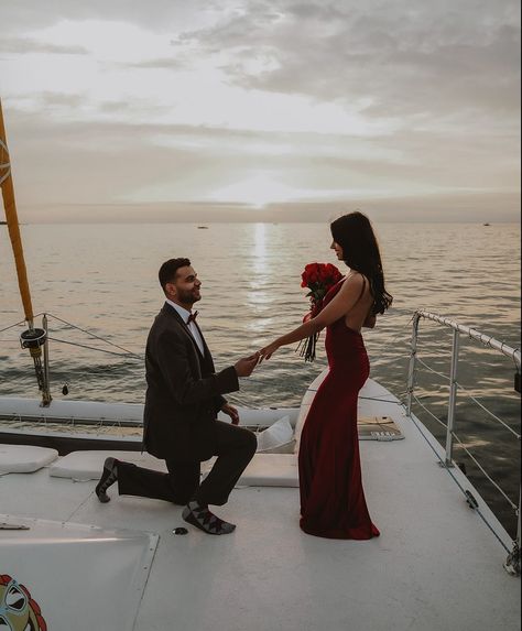 Read Mayura and Hardik's marriage proposal story on howtheyasked.com – the only site that makes you cry (happy tears) daily. Sunset Proposal, Boat Photoshoot, Yacht Wedding, How We Met, Proposal Photos, Marriage Goals, Wedding Proposals, Marriage Proposal, Gorgeous Sunset