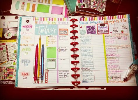 Do you have a teacher planner? Maybe not one that looks like this. But I'm grateful for all you organized teachers, these planner spreads are #goals. Happy Teacher Planner, Teacher Binder Organization, Happy Planner Teacher, Teaching Planner, Teacher Lesson Planner, Organized Teachers, Planner Spreads, Happy Planner Layout, Teacher Lessons