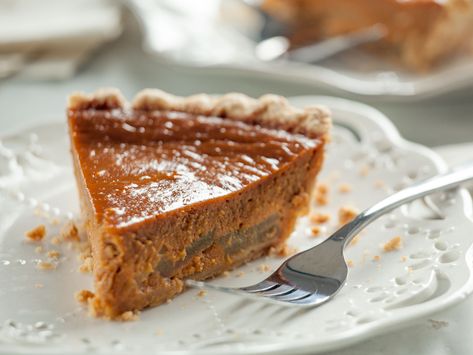 Recipe: Sweet Potato Apple Pie | Whole Foods Market Apple Butter Pumpkin Pie, Sweet Potato Pie Recipes, Sweet Potato Apple, Canning Sweet Potatoes, Sweet Potato Pies Recipes, Gingersnap Crust, Sweet Potato And Apple, Potato Pie, Sweet Pie