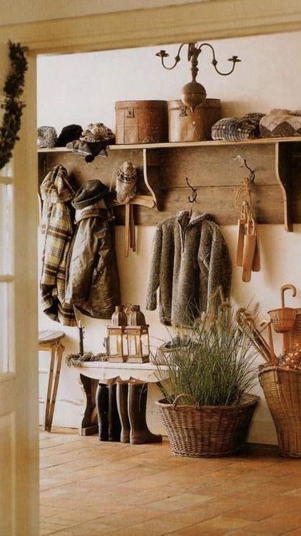 French Country Rug, Country Style Furniture, French Country Cottage Decor, Mudroom Design, Country Cottage Decor, Country Living Room, French Country Cottage, Country Furniture, Creative Home Decor