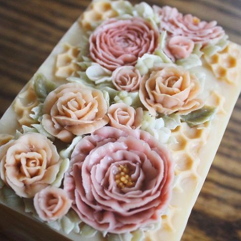 Soap Piping, Vintage Essentials, Homemade Soap Bars, Floral Essential Oils, Rose Geranium Essential Oil, Fancy Soap, Handmade Soap Recipes, Floral Soap, Soap Making Recipes