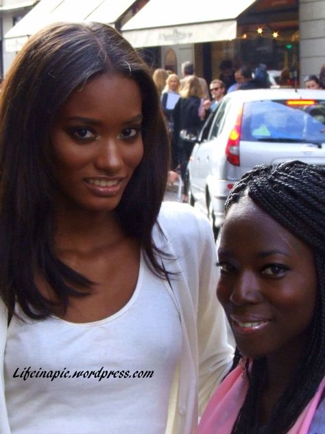 Melodie Monrose, Cool Person, Pose For A Photo, Group Ideas, Dark Skin Beauty, School Clothes, Down To Earth, Shining Star, Gorgeous Hair