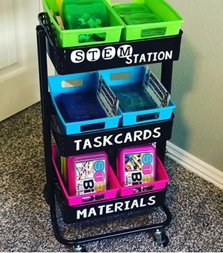 Such a beautiful STEM Bins cart from @abcsinroom123! 😍😍😍#stem #stembins #teachoutsidethebox #makersgonnamake #makerspace #classroomorganization Teacher Carts Organization, Teacher Rolling Cart, Stem Station, Teacher Cart, Stem Bins, Stem Classes, Stem Lab, Indoor Recess, Stem Classroom