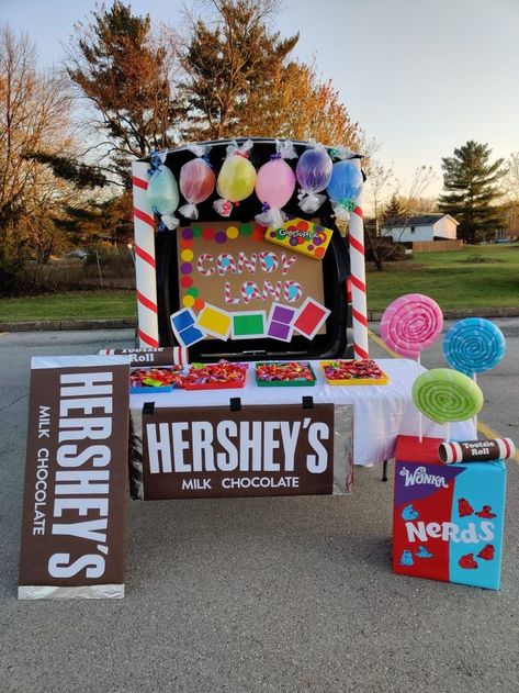 DIY Candy Land treat! Candy Land Trunk Or Treat, Trunker Treat Ideas, Candy Land Birthday Party, Halloween Decor Diy, Candy Birthday Party, Candy Land Christmas Decorations, Diy Halloween Decor, Candyland Birthday, Candy Land Christmas Decorations Diy