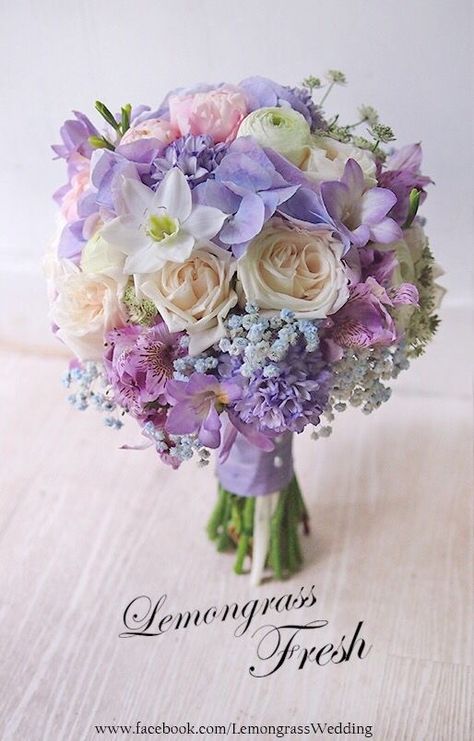 Purple Wedding Bouquets, Summer Wedding Bouquets, Bridal Bouquet Flowers, Bride Magazine, Beautiful Bouquet Of Flowers, Beautiful Flower Arrangements, Lavender Wedding, Wedding Bridal Bouquets, Bride Bouquets