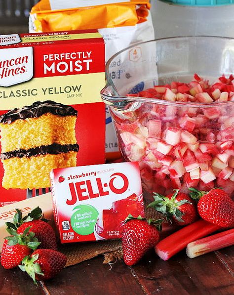 Strawberry Rhubarb Dump Cake Ingredients Image Strawberry Rhubarb Upside Down Box Cake, Strawberry Rhubarb Dump Cake Recipes, Rhubarb Dump Cake With Jello, Rhubarb Jello Cake, Deserts With Strawberries, Strawberry Rhubarb Dump Cake, Strawberry Rhubarb Upside Down Cake, Rhubarb Pies, Rhubarb Dump Cake