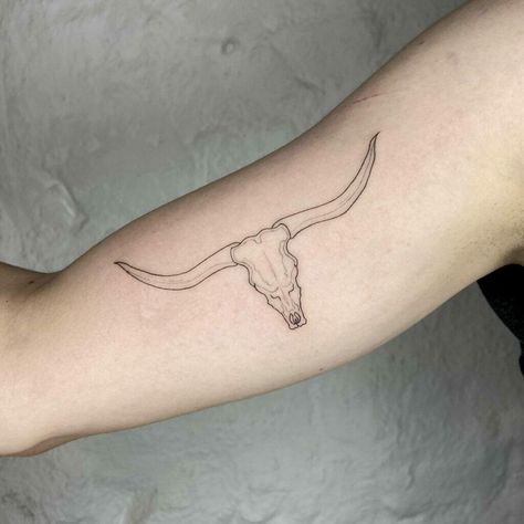 Pretty Bull Tattoo, Buffalo Skull Tattoo Women, Texas Long Horn Tattoo, Steer Tattoo, Long Horn Tattoo For Women, Texas Longhorn Tattoo, Someday Tattoo, Rugby Tattoo, Horn Tattoo