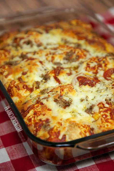 Bisquick Pizza, Casserole Pizza, Pizza Casserole Recipe, Dough Pizza, Quick Pizza, Pizza Dip, Bisquick Recipes, Pizza Casserole, Tater Tots