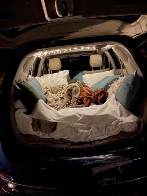 Cozy Trunk Date, Bed In Car Aesthetic, Car Sleepover Aesthetic, Trunk Car Date, Car Boot Picnic, Date Night Truck Bed, Blankets In Truck Bed Date, Living In Car Aesthetic, Car Bed Aesthetic