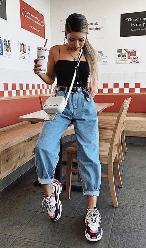 black tank top with blue boyfriend jeans #belt #black #purse #accessories Trendy Oversized Mid-rise Bottoms, Baggy Pants For Day Out, Oversized High Rise Casual Bottoms, Casual Oversized High-rise Bottoms, High Waist Oversized Bottoms, Casual Tapered Leg Jeans For Day Out, Women Cargo Pants Outfit, Mom Jeans Outfit Summer, Boyfriend Jeans Outfit