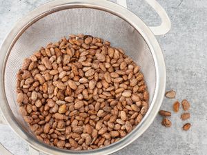 How to Soak Beans Fast Cook Dried Beans, Baked Beans From Scratch, How To Soak Beans, Cooking Dried Beans, Edible Seeds, Black Bean Sauce, Dry Beans, Northern Beans, How To Cook Beans