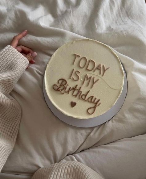 Happy Birthday To Me Aesthetic, Classy Birthday Cakes, Dzimšanas Diena, 19th Birthday Cakes, Pasta Cake, Me Aesthetic, Birthday Icon, Cute Birthday Pictures, Birthday Post