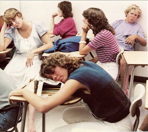 80s College Students, 80s Highschool Aesthetic, 80s Teen Aesthetic, Real 80s Photos, 90s Highschool Aesthetic, Aesthetic Sisters, Greaser Aesthetic, 1980s Aesthetic, 80’s Aesthetic