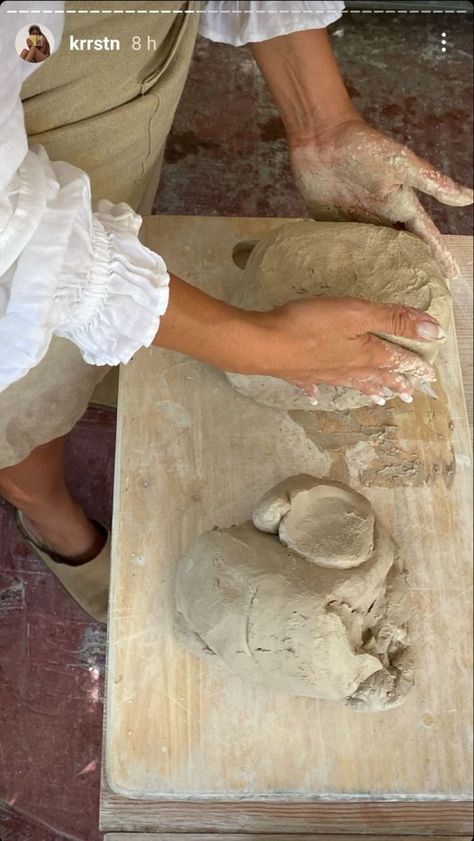 Air Dry Pottery, Pottery Aesthetic, Pottery Lessons, Beach Tan, Clay Studio, Pottery Inspiration, Artist Aesthetic, Pottery Shop, Ceramic Studio