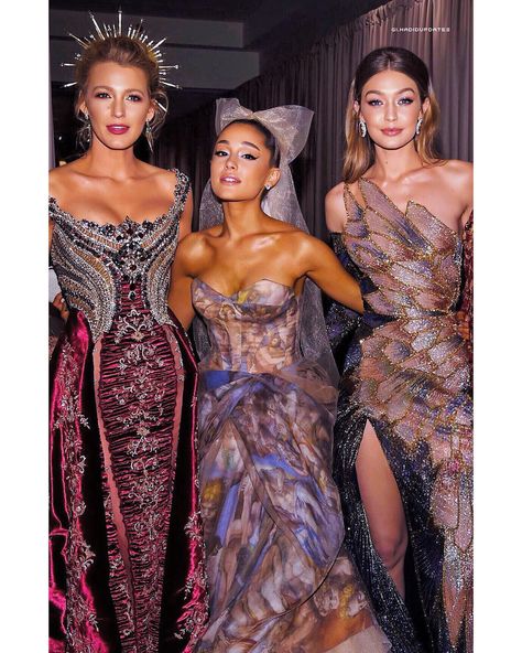 #gigihadid , #BlakeLively and #ArianaGrande at #MetGala 2018 Ariana Grande Baby, Met Gala Outfits, Met Gala Dresses, Gala Fashion, Three Women, Gala Dresses, Blake Lively, Gigi Hadid, Gossip Girl