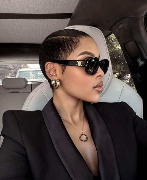 Styling Buzzcut, Buzz Cut Black Women, Different Short Haircuts, Low Cut Hairstyles, Finger Waves Short Hair, Classy Hair, Short Relaxed Hairstyles, Shaved Hair Cuts, Short Shaved Hairstyles