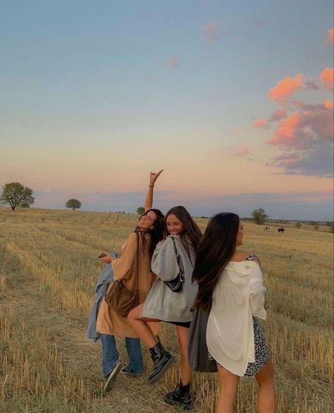 Photographie Indie, Fotos Goals, Shotting Photo, 사진 촬영 포즈, Foto Tips, Best Friend Photos, Cute Friend Pictures, Summer Goals, Foto Poses