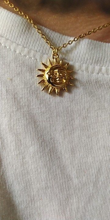 Lorde Solar Power Aesthetic, Hanami Aesthetic, Solar Power Aesthetic, Aesthetic Vintage Design, Sun And Moon Vintage, Golden Aesthetic, Necklace Sun, Moon Vintage, Sun And Moon Necklace