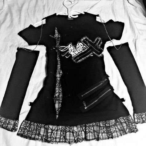 Goth Diy Clothes, Goth Rave Outfits, Pink Alternative Fashion, Pink Top Outfit, Goth Diy, Visual Kei Fashion, Goth Rave, Goth Clothes, Kei Fashion