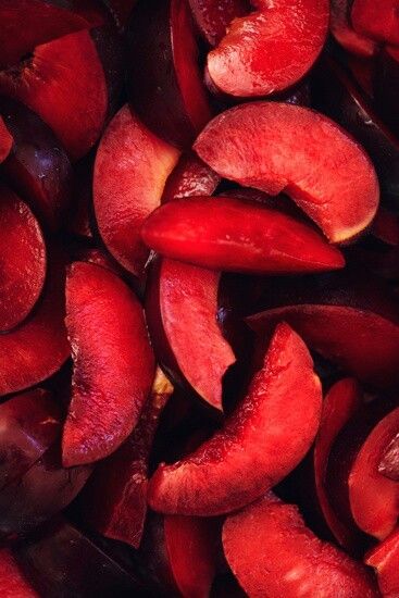 Simply Red, Fruit Wallpaper, Red Plum, Fruit Photography, Food Wallpaper, Rainbow Aesthetic, Red Food, Red Walls, Red Fruit