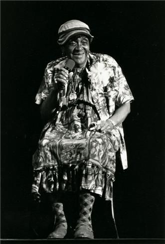 Jackie "Moms" Mabley, born Loretta Mary Aiken was an American standup comedian and a pioneer of the so-called "Chitlin' Circuit" of African-American vaudeville. Moms Mabley, Comedy Actors, Jennifer Beals, Lesbian Fashion, Black Entertainment, Female Actresses, Women Humor, African American Women, Famous Women