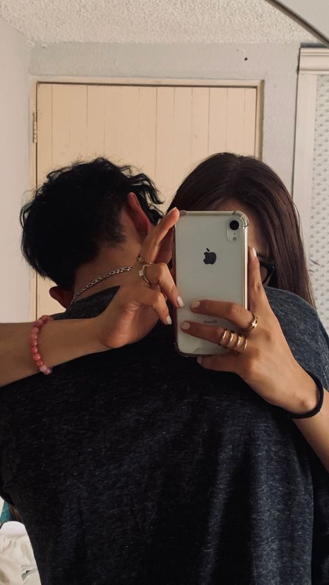 Selfie Couple, Back Hug, Mirror Photography, Muslim Couple, Muslim Couple Photography, Hugging Couple, Couple Selfies, Love Hug, Couple Photography