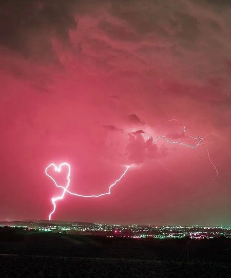 Pink Thunder Aesthetic, Speed Songs Background, Lights Astethic, Speed Up Songs Background, Zay Core, Heart Thunder, Thunderstorm Pictures, Pink Thunder, Lightning Sky