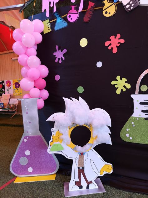 Pta Event Ideas, Science Lab Decorations, Pta Events, Scientist Party, Science Room, Science Classroom Decorations, Science Festival, Science Week, Science Decor