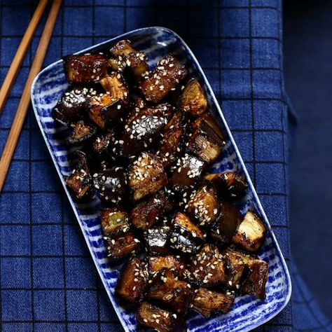 Aubergines rôties à la japonaise | Un déjeuner de soleil Salty Foods, Summer Cooking, Exotic Food, Veggie Recipes, Vegetable Recipes, Cooking Time, Asian Recipes, Food Inspiration, Love Food